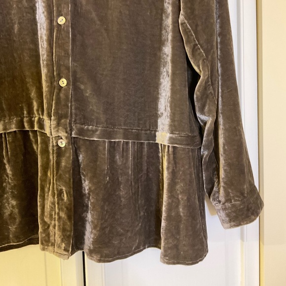 $15 ❌ SEND OFFER ❌ J. jill Velour / Velvet Feeling Blouse with a Peplum - Picture 3 of 6